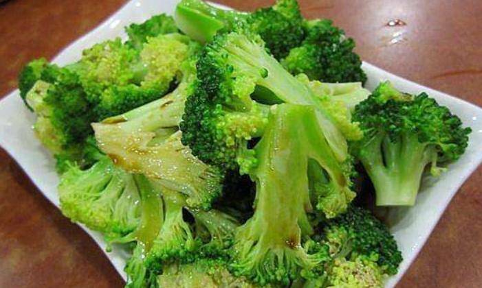 凉拌菜分享:卤猪脚,白灼西兰花,爽口木耳简单做法_洋葱_胡萝卜_香菜