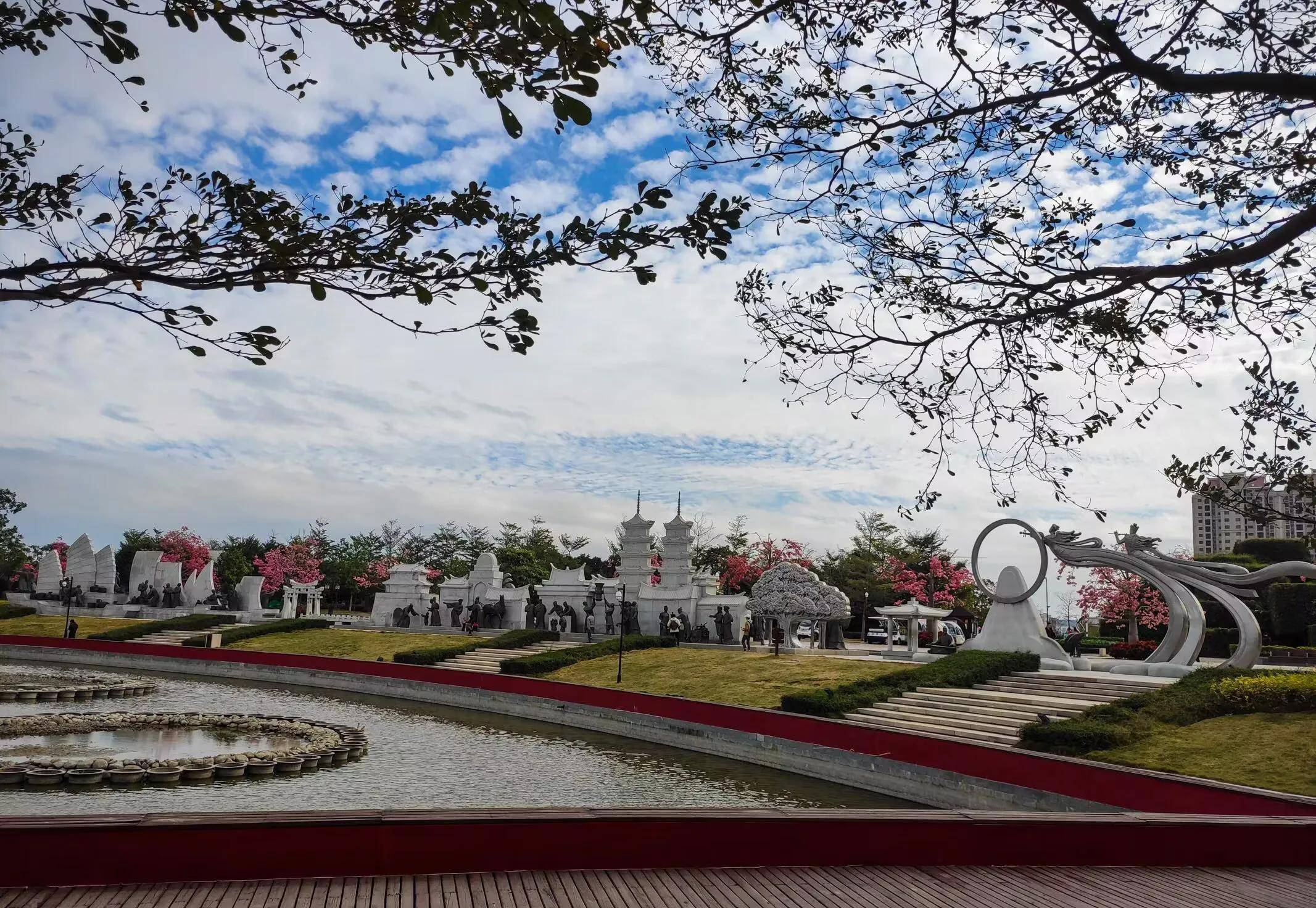 乘坐k508至海丝艺术公园后步行390米泉州市区域:泉州行政中心站上车k