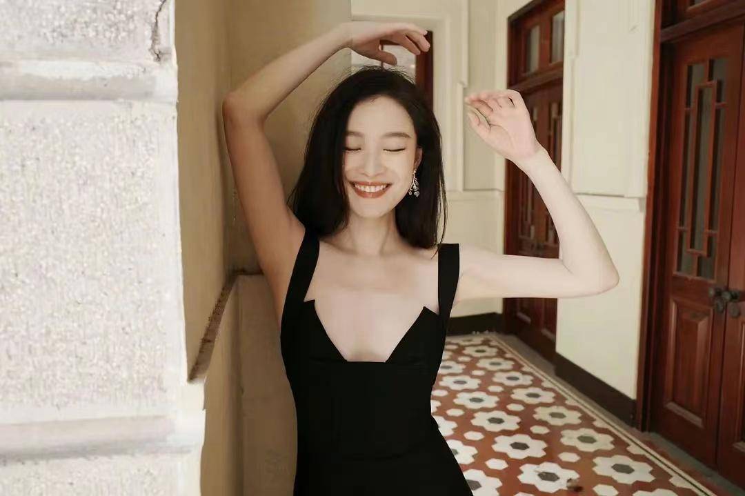 倪妮身材辣到女人都馋!