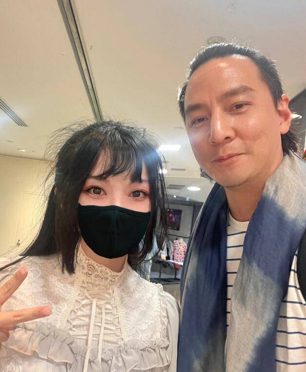 吴彦祖携妻女露面 发福变化大 和妻子关系引猜疑_lisa_感情_网友