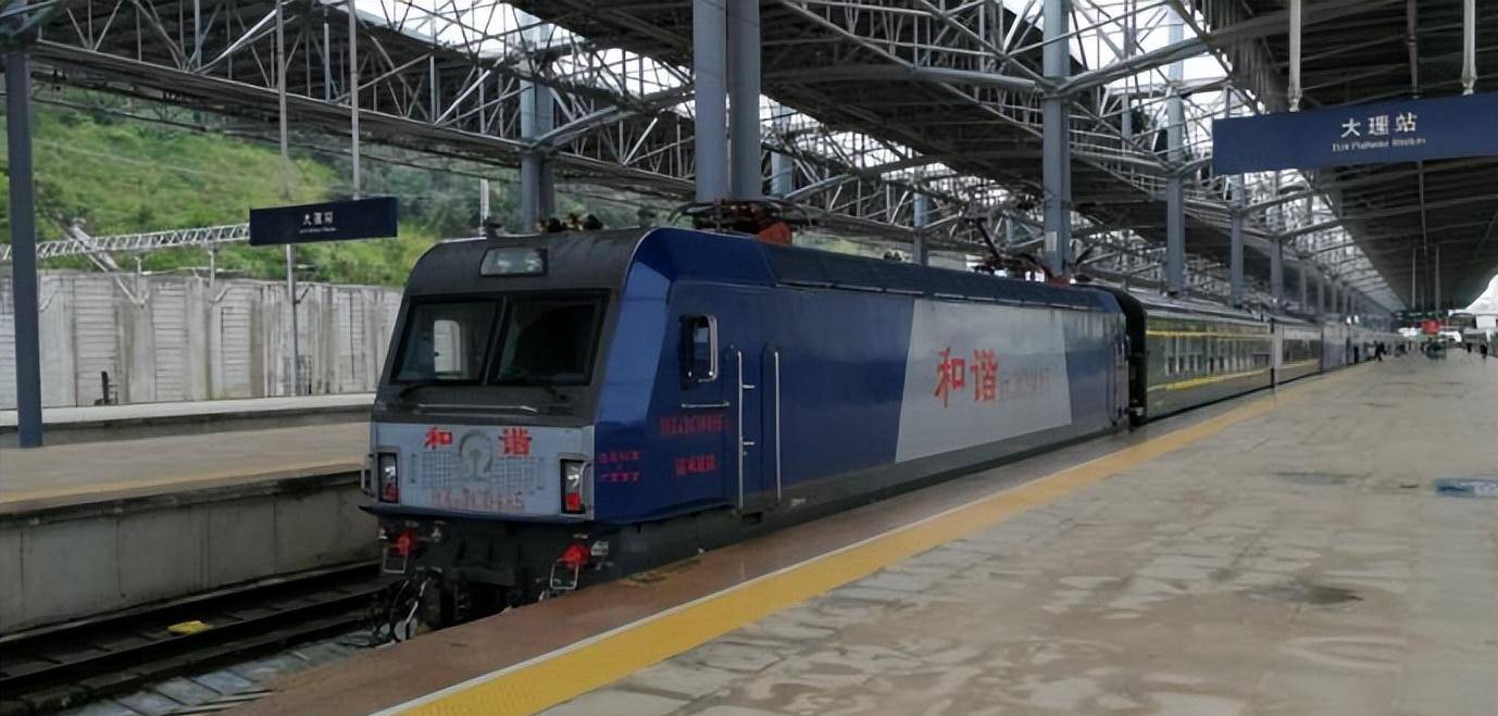 四, k9628/k9627浪漫之旅大家肯定想不到,这个车厢里面居然还有驻唱