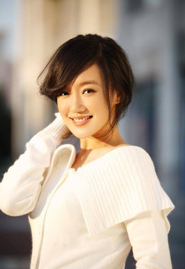 胡歌前女友薛佳凝演话剧,获唐嫣王冠深夜捧场,与胡歌分手太惋惜_网友