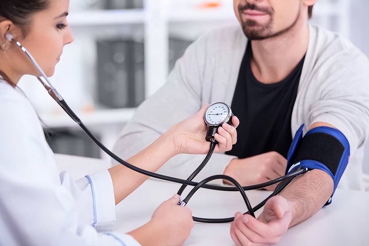 怎样才算高血压 血压高有什么症状表现