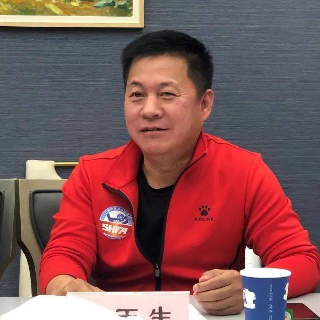 发改局局长陈芑翔,营商环境局局长周清彬,大商汇教育集团创办人王成