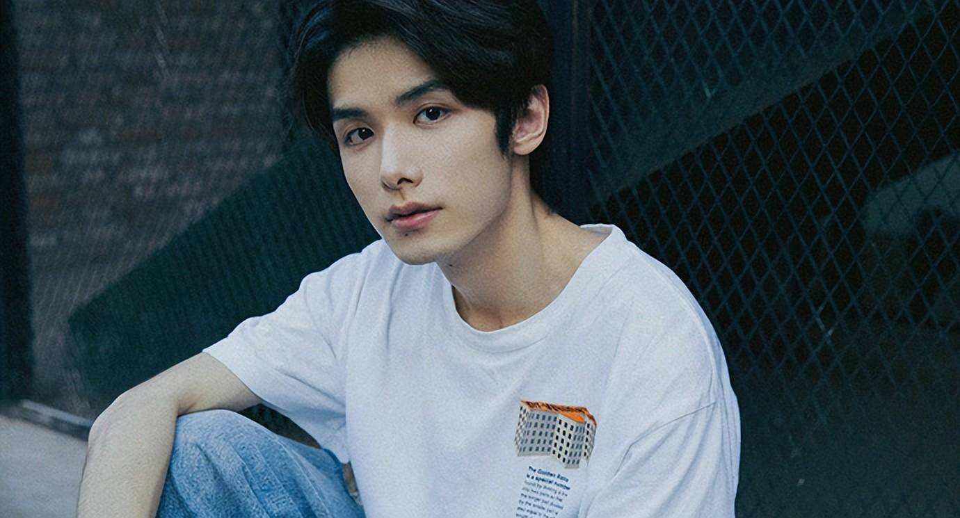 其中,赵弈钦是《凤囚凰》的江颜,《惹上冷殿下》的林一阳,《皓镧传》