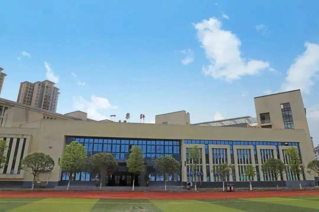 还要告诉大神们的是——南充启睿实验学校面向的是全市在进行招生哦!