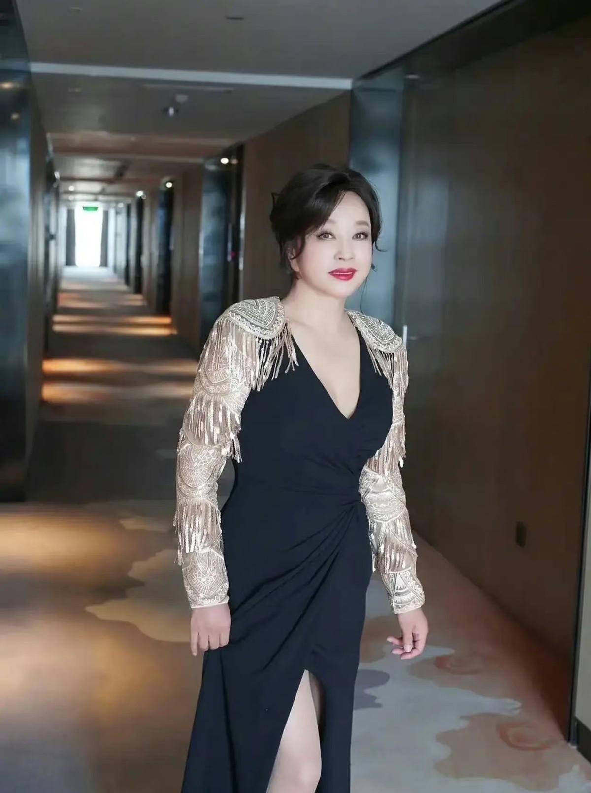 哪个明星做的?从网站上的活动图来看,刘晓庆做得很好.