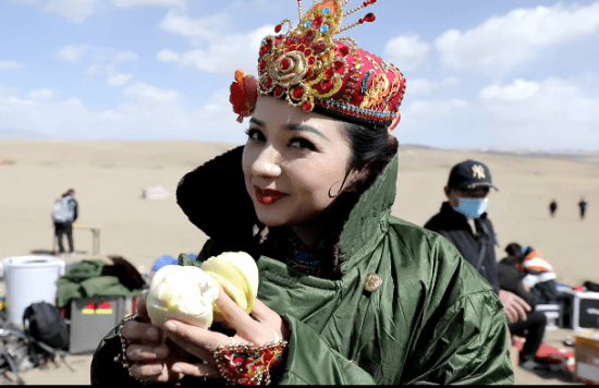 古丽迪娅尔主演舞蹈《伊州长歌》获外交部发言人汪文斌发文推介!