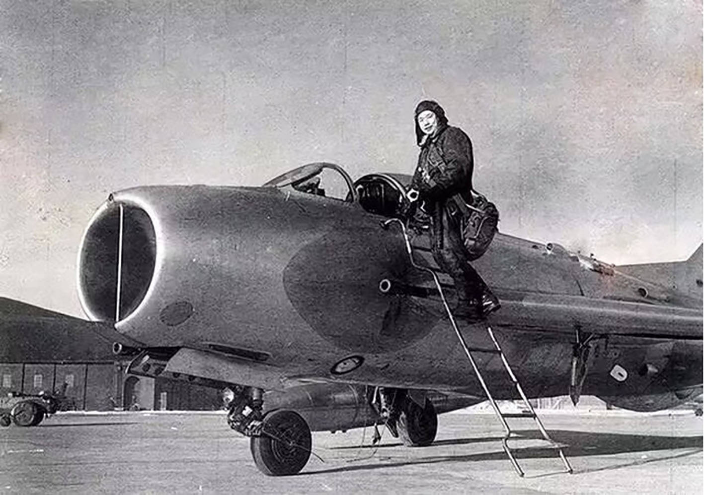 美军飞行员23年后想要拜访他_高翔_萧劲光_空军