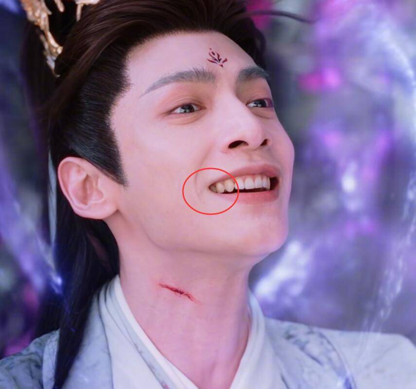 其实这一点无可厚非了,只是滤镜碎了一地而已,想王一博身高那么高,在