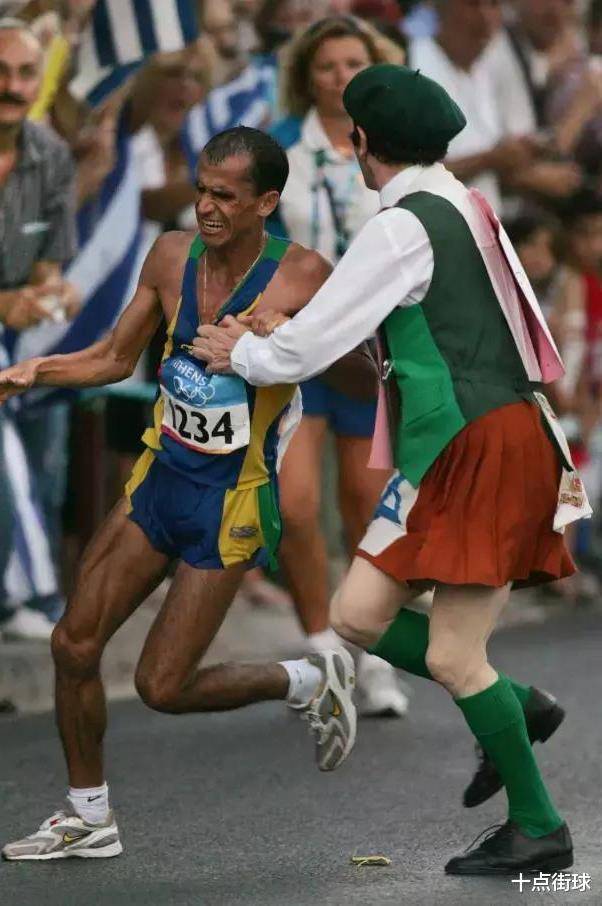 本该稳拿金牌,却在最后时刻被路人推倒_埃蒙斯_比赛_霍兰