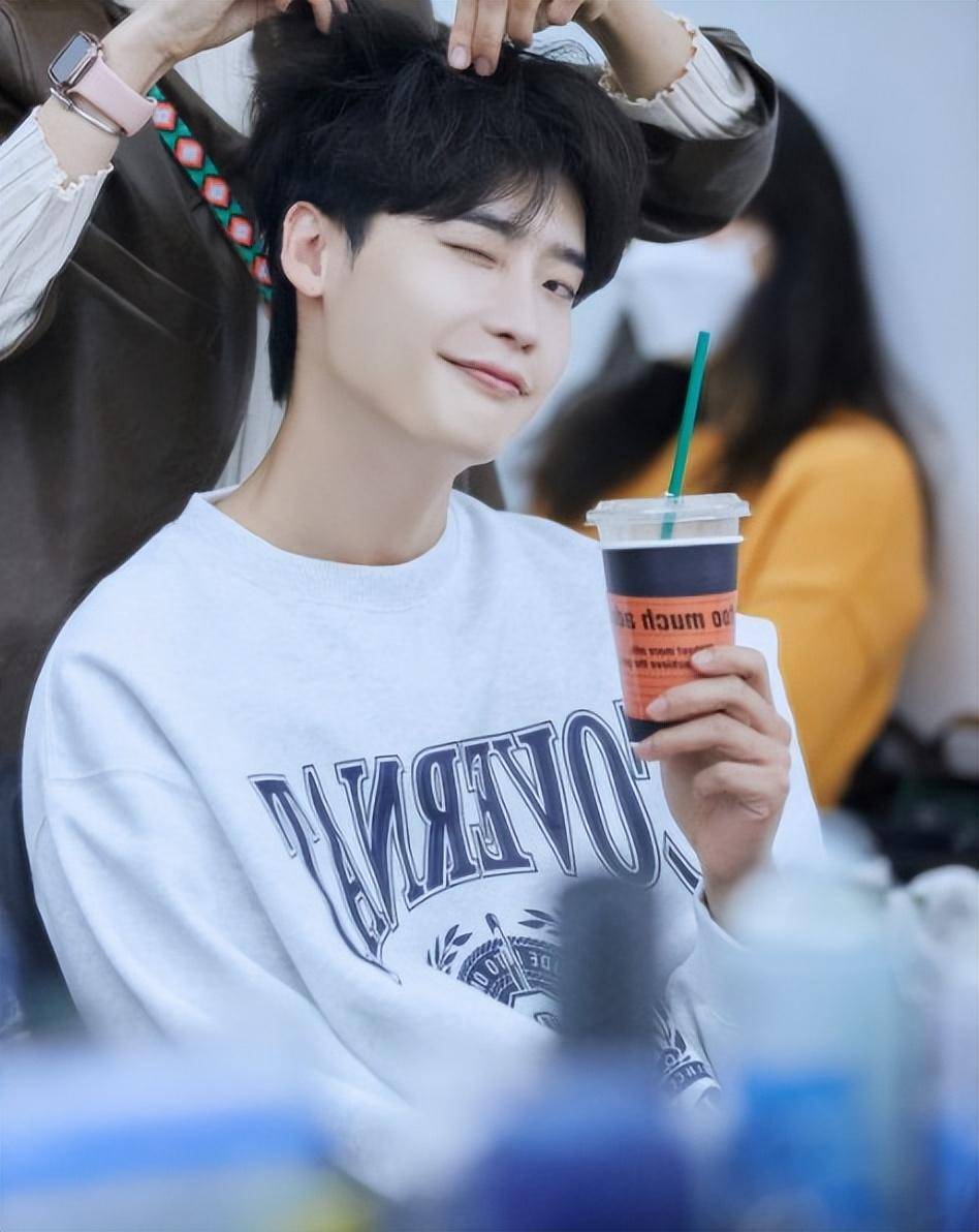 说到「撕漫男」,绝对不得不提到韩剧男神李钟奭啦!