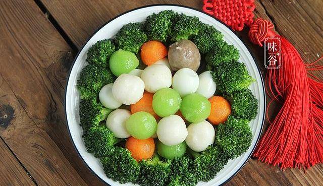 借着这道菜,祝大家新的一年祝里福禄寿喜财,五福临门来