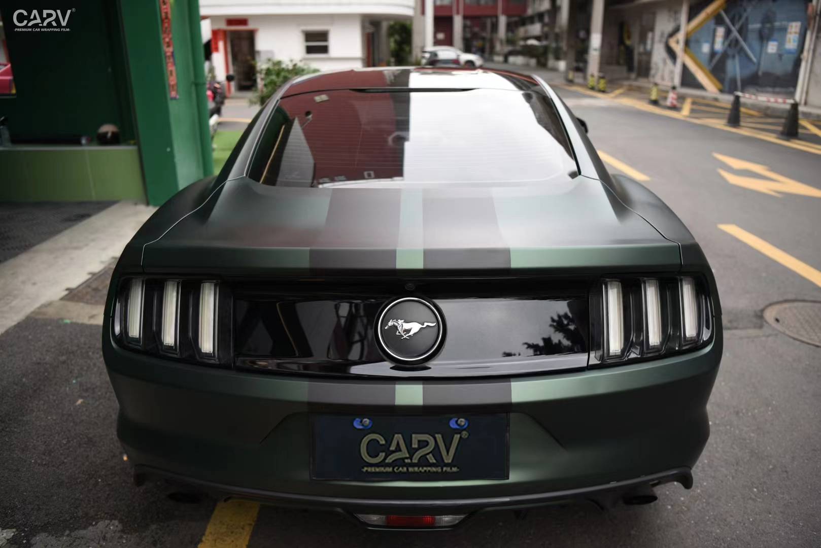 野马卡孚改色膜超哑金属墨绿,独特而又复古的色调_搜狐汽车_搜狐网