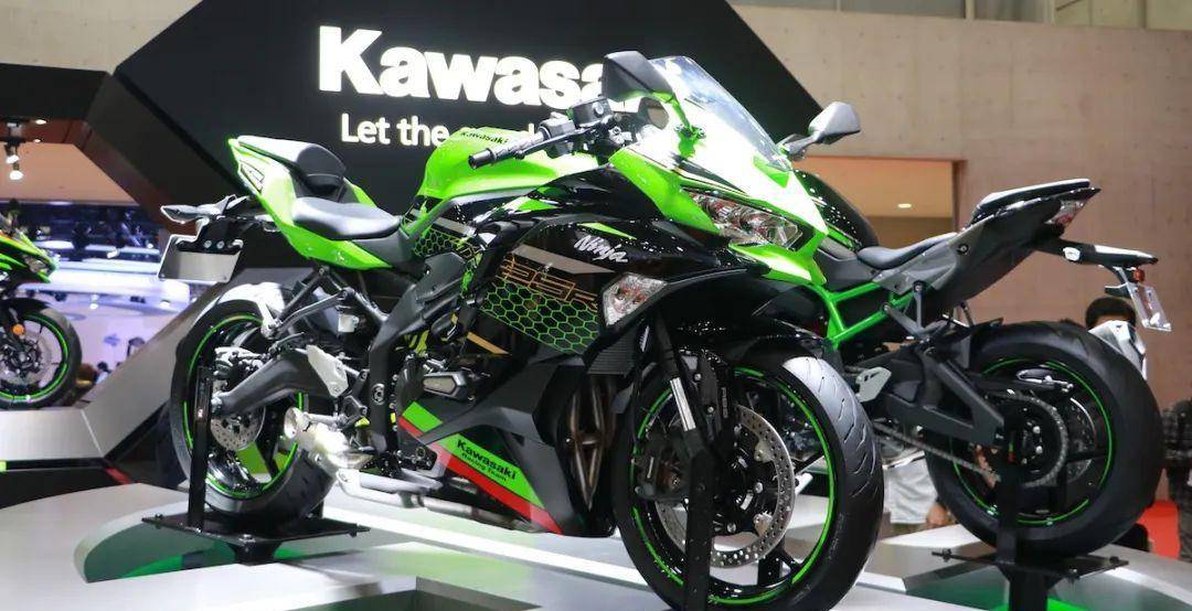 环大陆销售的川崎zx-25r让无数车友望眼欲穿,小排量车型引进的高昂