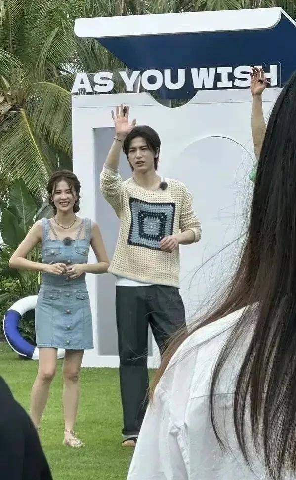 白鹿在女演员中可能平平无奇,但与普通人相比却绰绰有余_角色_赵露思
