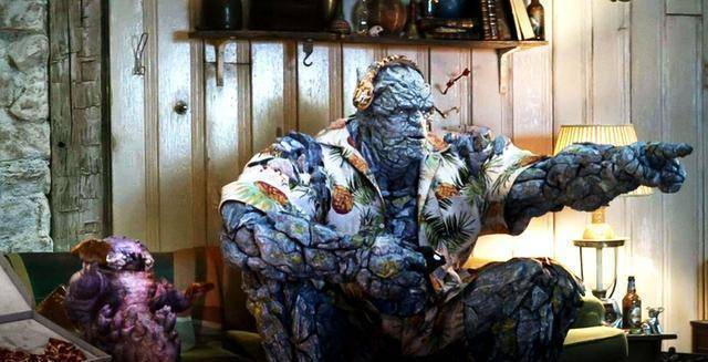 中整整五年,这五年中,他与自己的两个好友寇格和米克不是喝酒就是打游