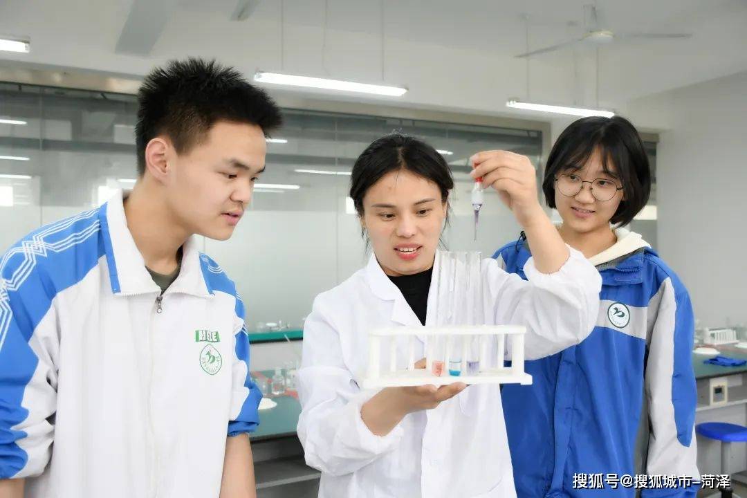 学生成长的催化剂——记牡丹区二十一中教师魏玉霞_孙然_化学课_课堂