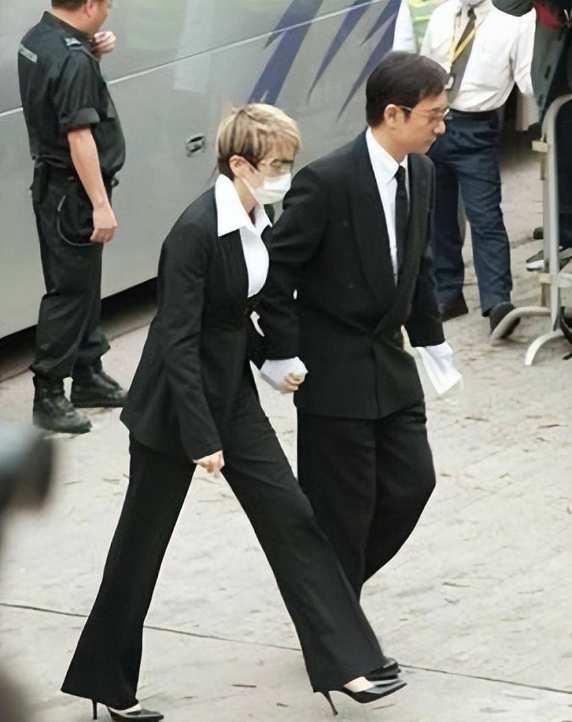 03年张国荣从酒店坠落,伤前曾给3个人打过电话,有1人为此遗憾终身