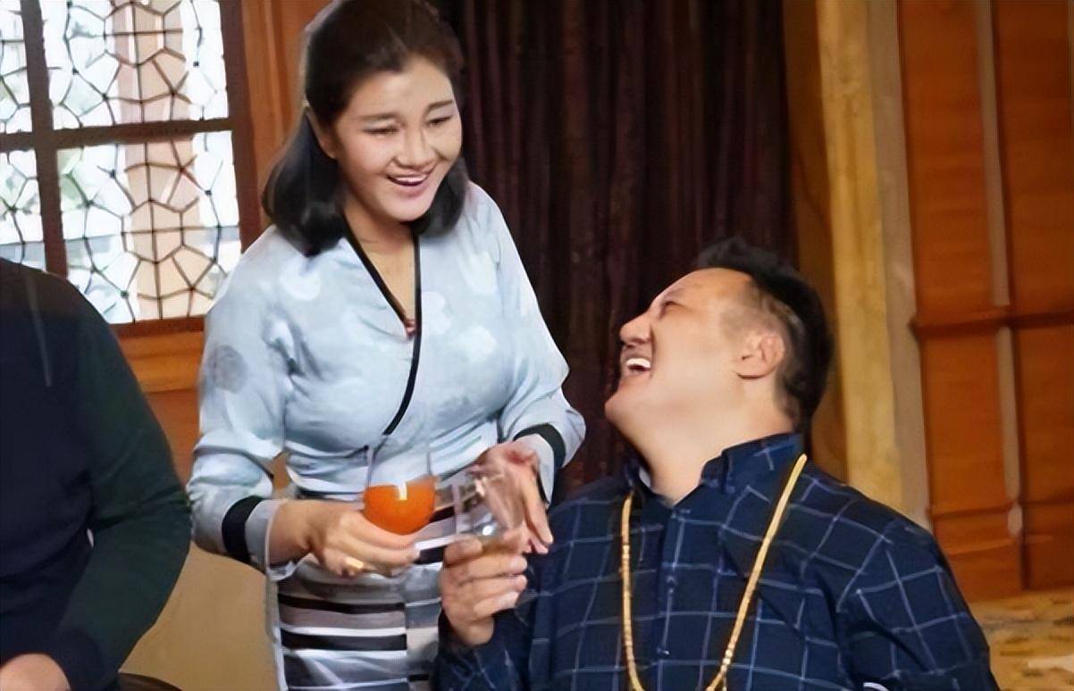 歌手降央卓玛:因丈夫高颜值疯狂倒追,婚后生3胎,一人带富全家_丁珍_曲