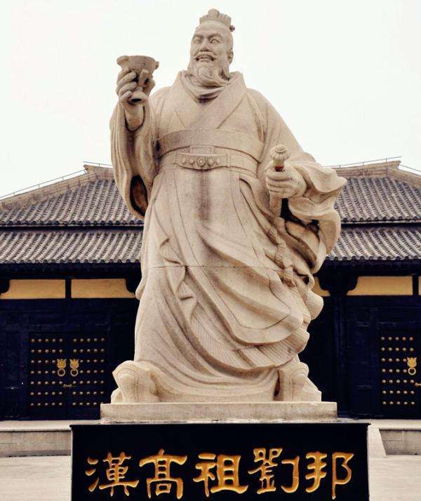 “项羽”楚汉战争初期刘邦示弱麻痹项羽，后采取各种方式掌握优势