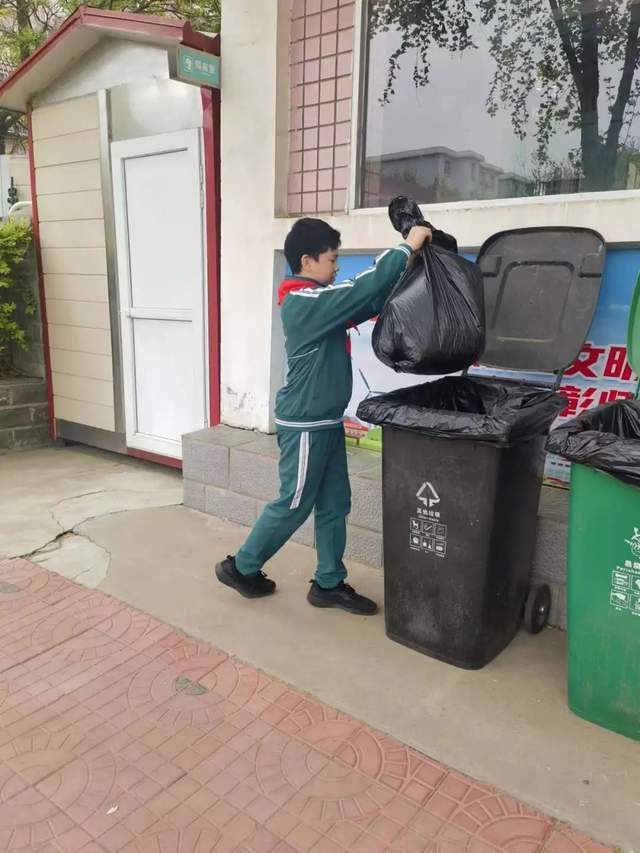 石家庄市青园街小学南校区开展爱国卫生系列活动_河北省_小环境_进行