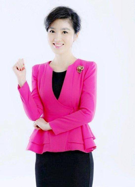 何卿美丽端庄又大气,能做到新闻主播,实力不凡_生活_上海申花队_东方
