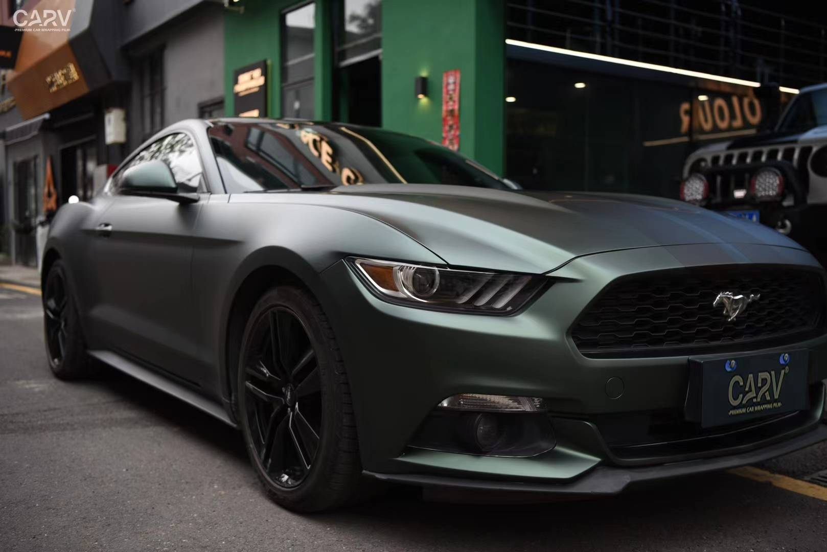 野马卡孚改色膜超哑金属墨绿,独特而又复古的色调_搜狐汽车_搜狐网