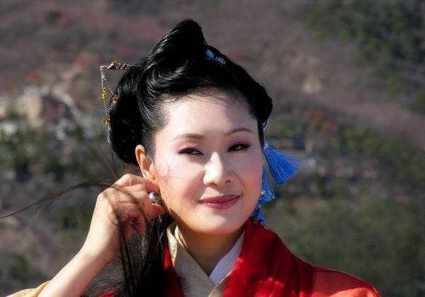 于文华好节俭,鞋子开口粘上继续穿,坐姿特别想农村大妈_视频_网友