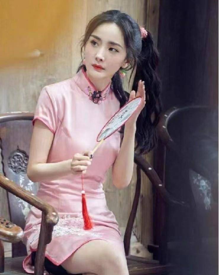 杨幂粉色旗袍满满少女感,内衣外穿复古性感,这身材谁扛得住_运动_优点