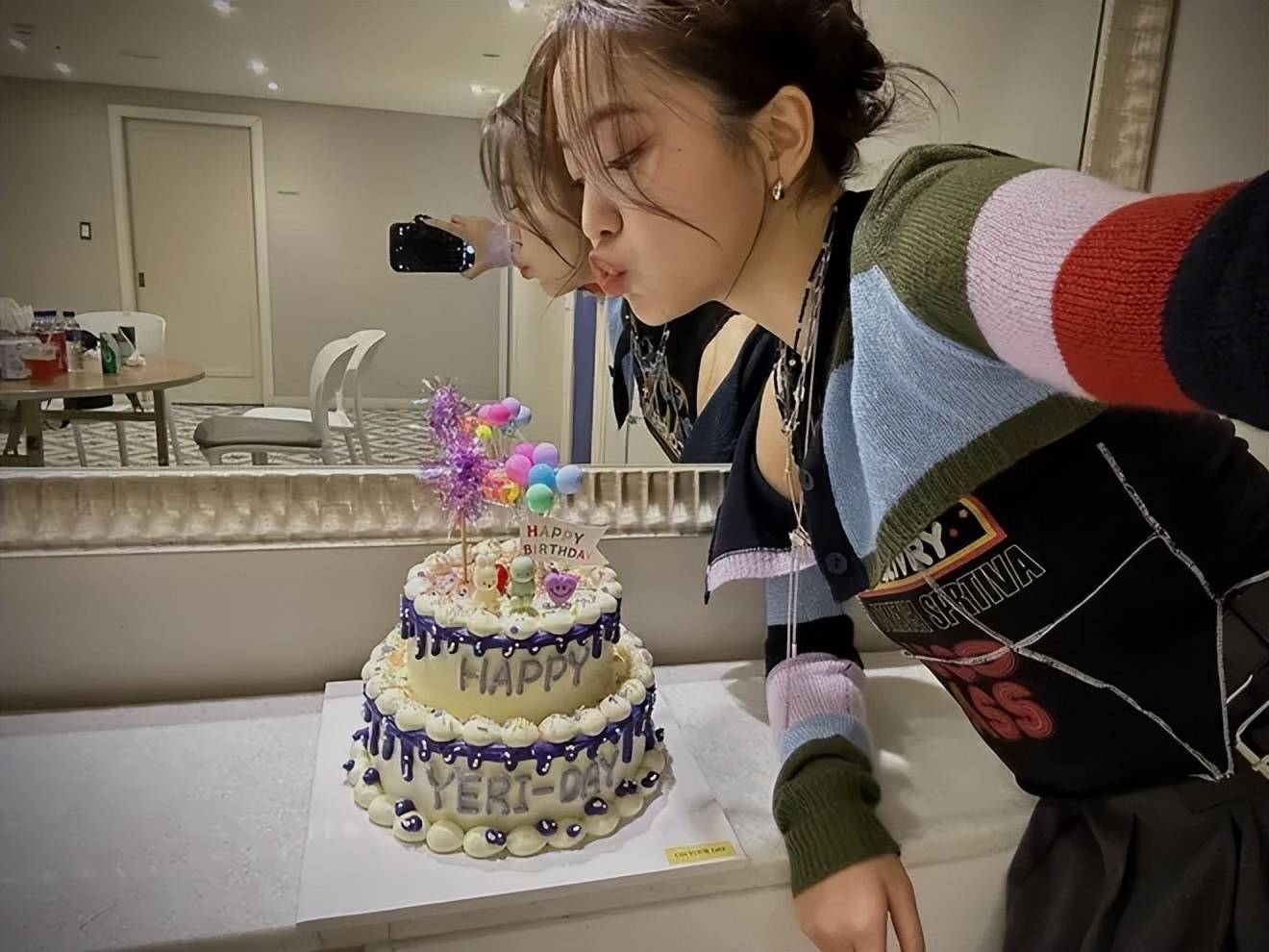 red velvet 和她们的粉丝们一起享受了一场令人印象深刻的生日派对