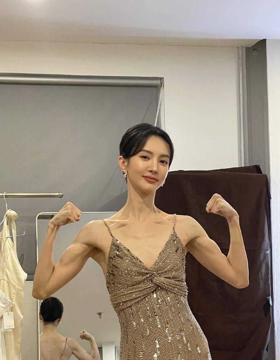 女星的肌肉臂力太强了,宋慧乔像男人,金晨小老鼠,田曦薇反差大