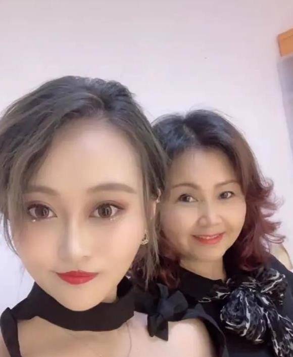 孙侨潞离去三个月 妈妈仍难忍心痛 登女儿账号透露将出镜悼念_母亲