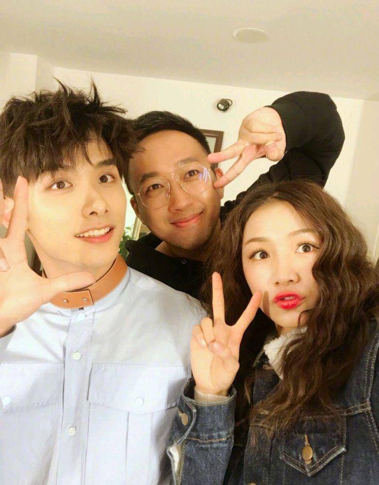 曝演员赵弈钦为了北京户口陪睡男大佬,前女友怒甩实锤录音_于正_微博