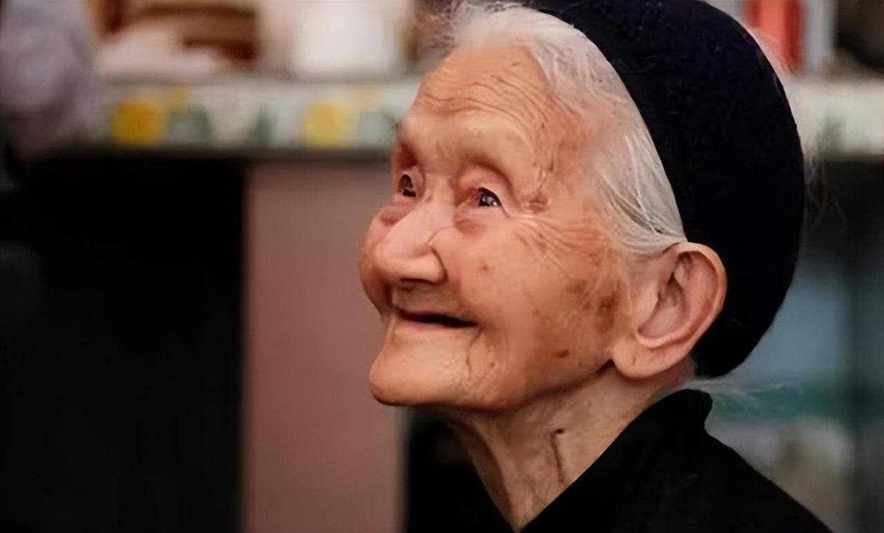 长寿的人脸上或有这5个特征,占一样也恭喜_影响_基因_身体