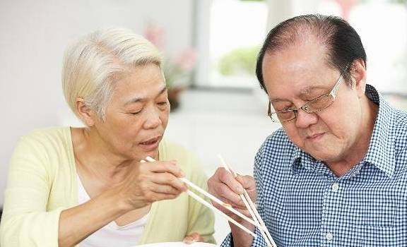 可防中風,抗衰老,到老不痴呆!_舌頭_嘴部_朋友