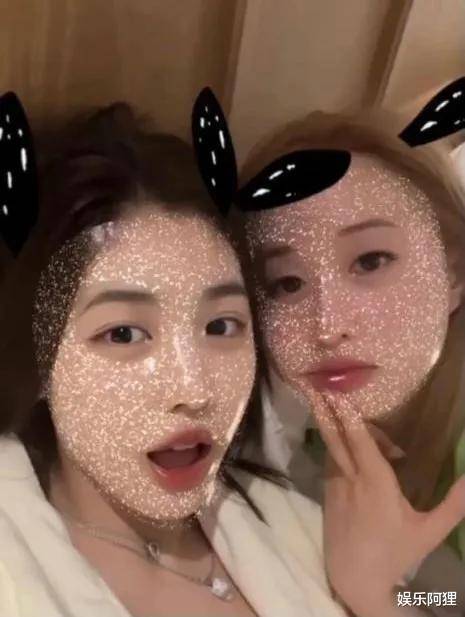 星二代小苹果,富二代周巴黎,组成了王菲女儿李嫣的奢华闺蜜圈_小姑娘