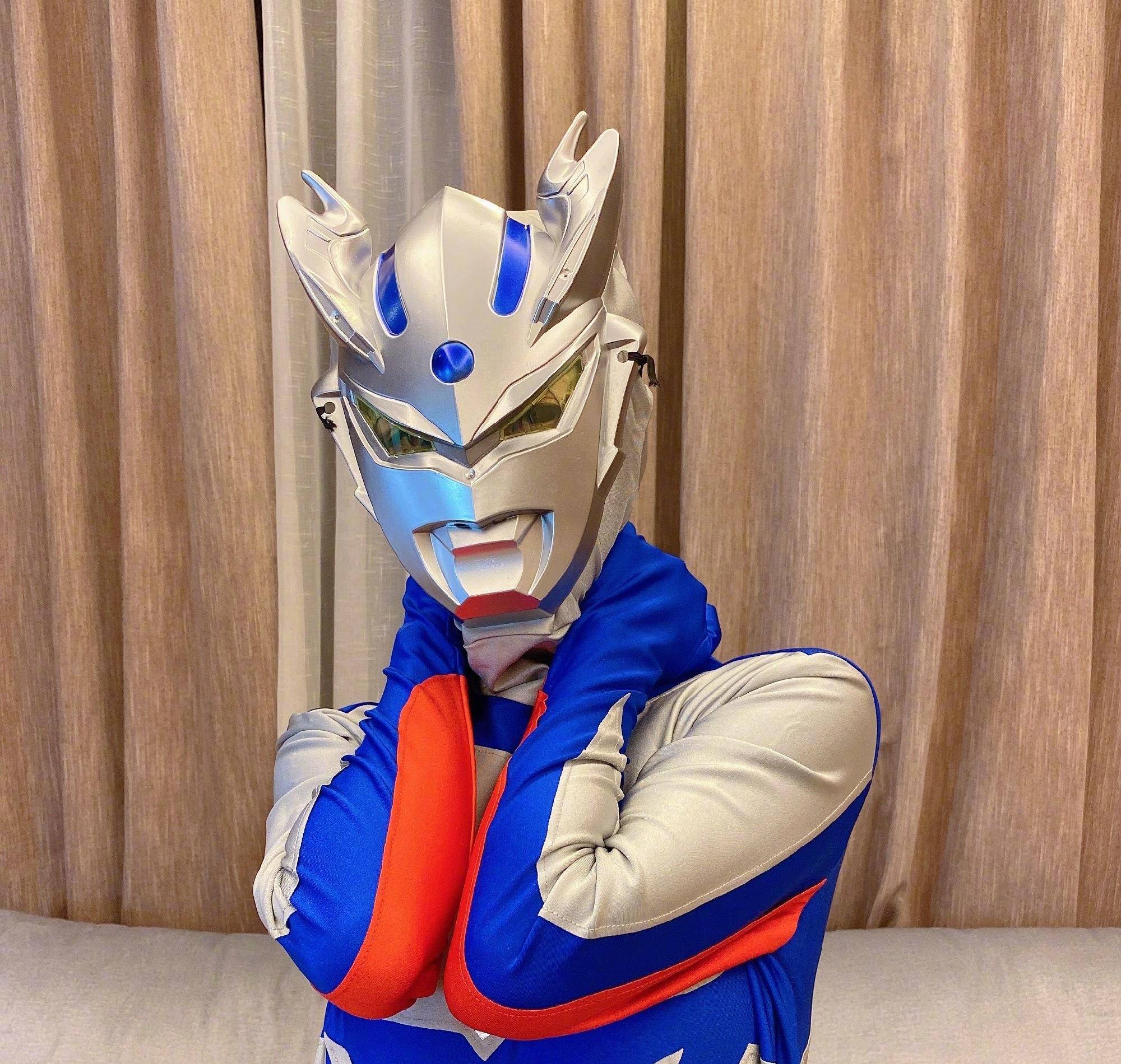 "冯提莫"cos奥特曼,穿不穿裤袜,那真的不是_衣服_网友_感觉