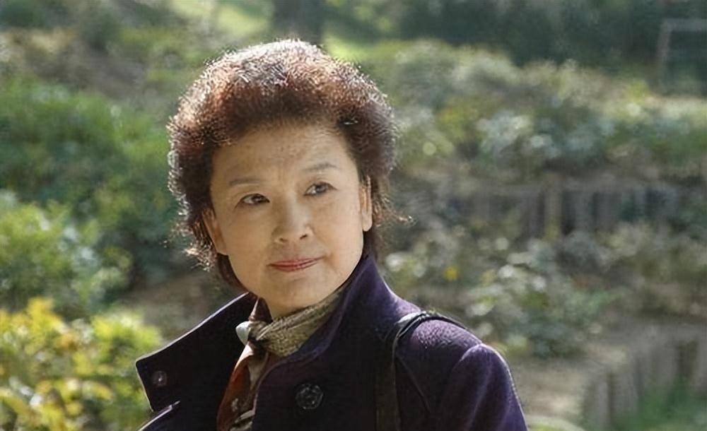 为了电影事业失去第一个孩子,61岁当上母亲,宋春丽才是真的演员_因为