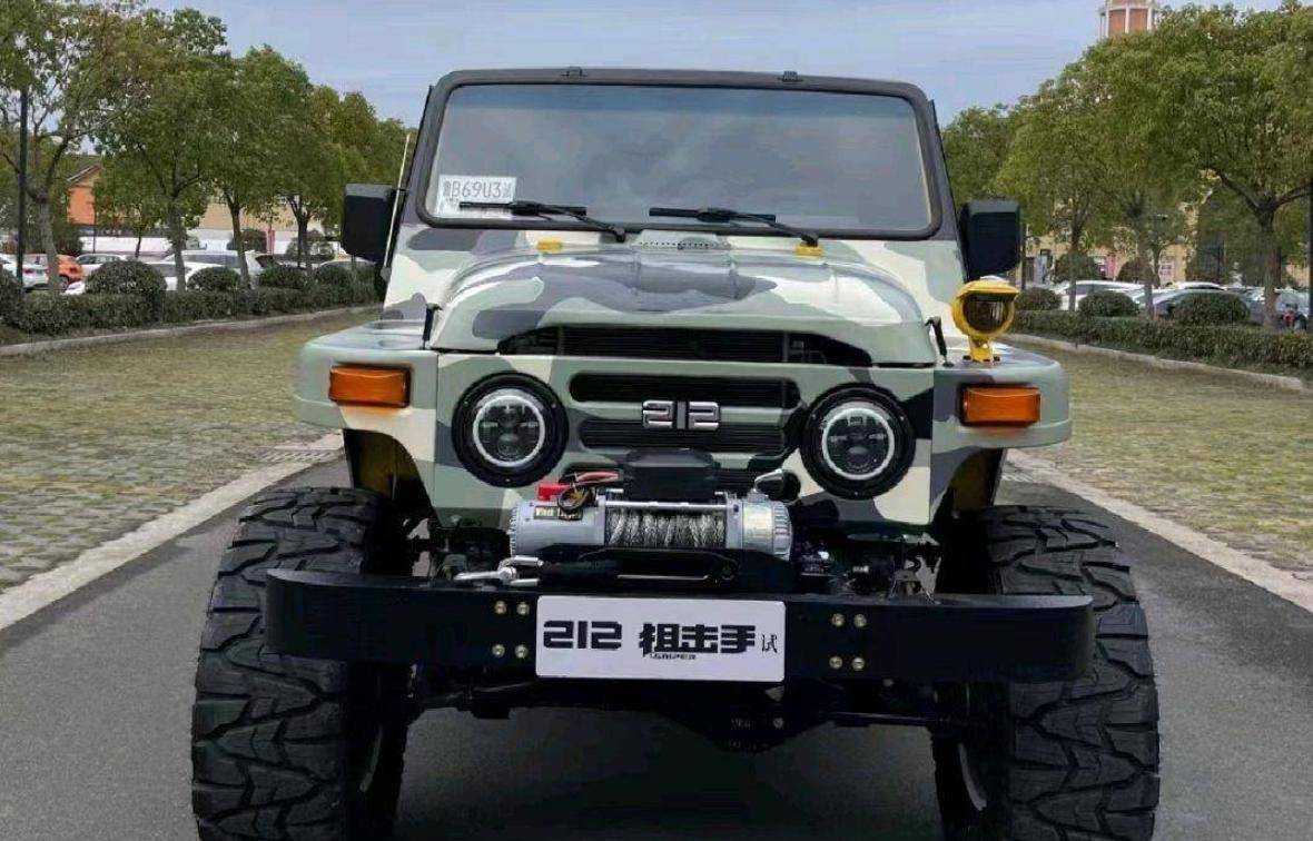 迷彩版北京212"狙击手"出街,槽点还有很多,越野圈它胜在便宜_坦克