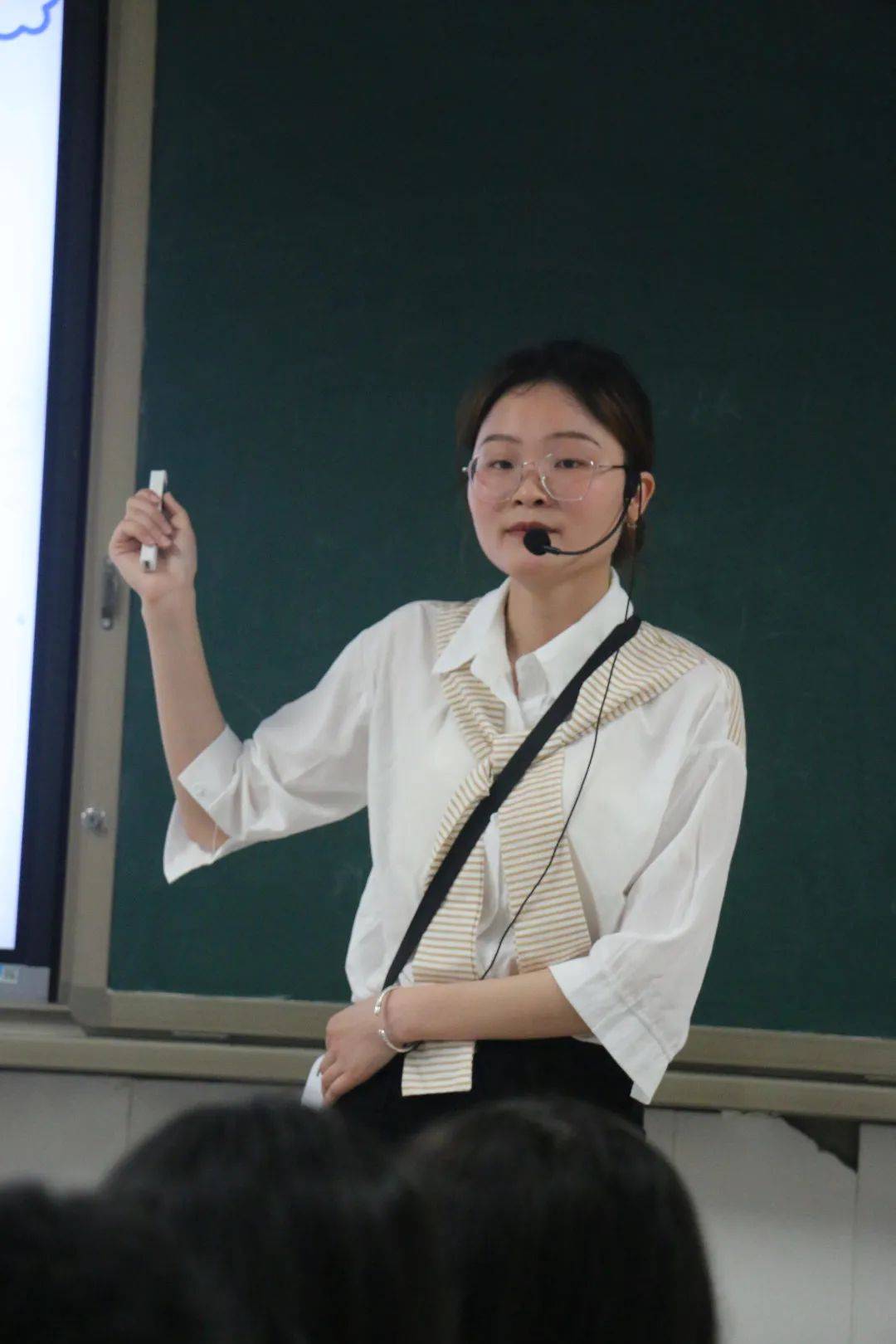 徐海燕老师授课中朱忠林老师授课中部分精彩授课瞬间评课及颁奖环节驾