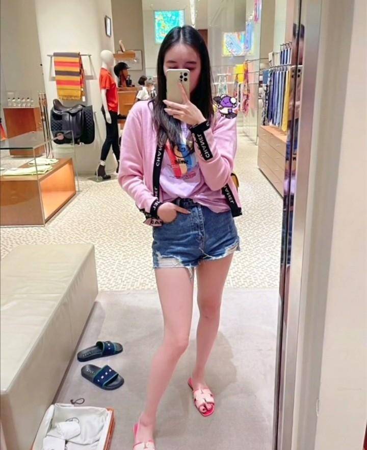 何超欣现身名媛聚会!