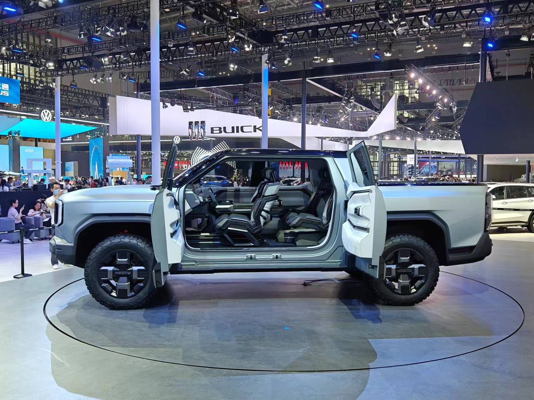 "大型纯电性能皮卡"gst概念车亮相,非承载式纯电底盘架构打造