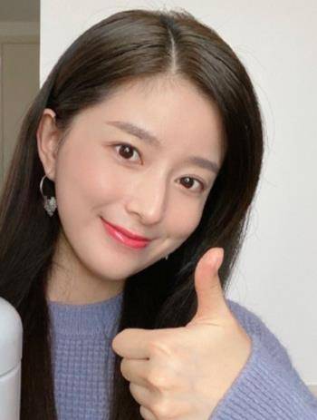 不结婚遭分手,现任撕前任,背名牌包却穿盗版,这三人