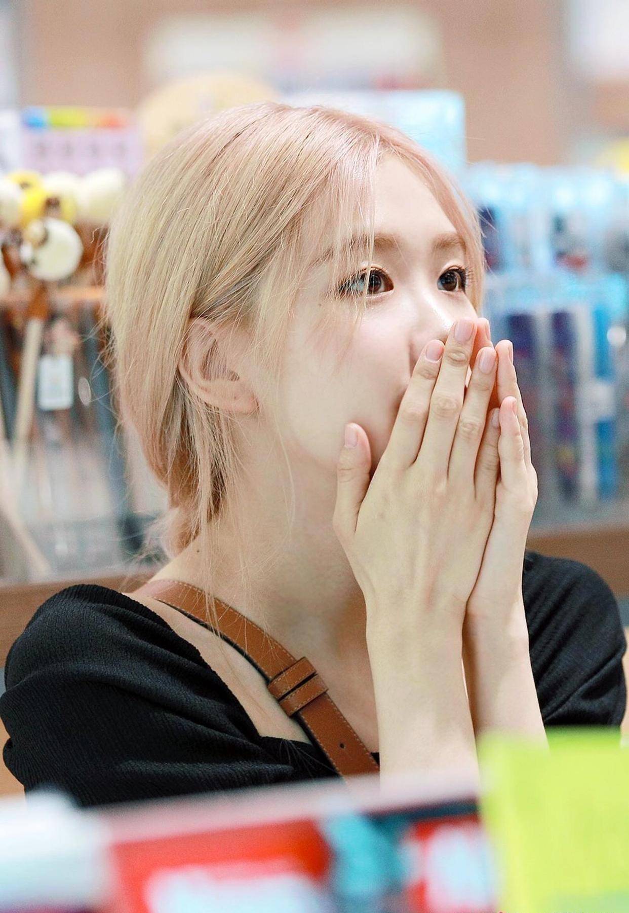 rose和大16岁公司大佬疑恋情曝光_男人_夫妻_男星