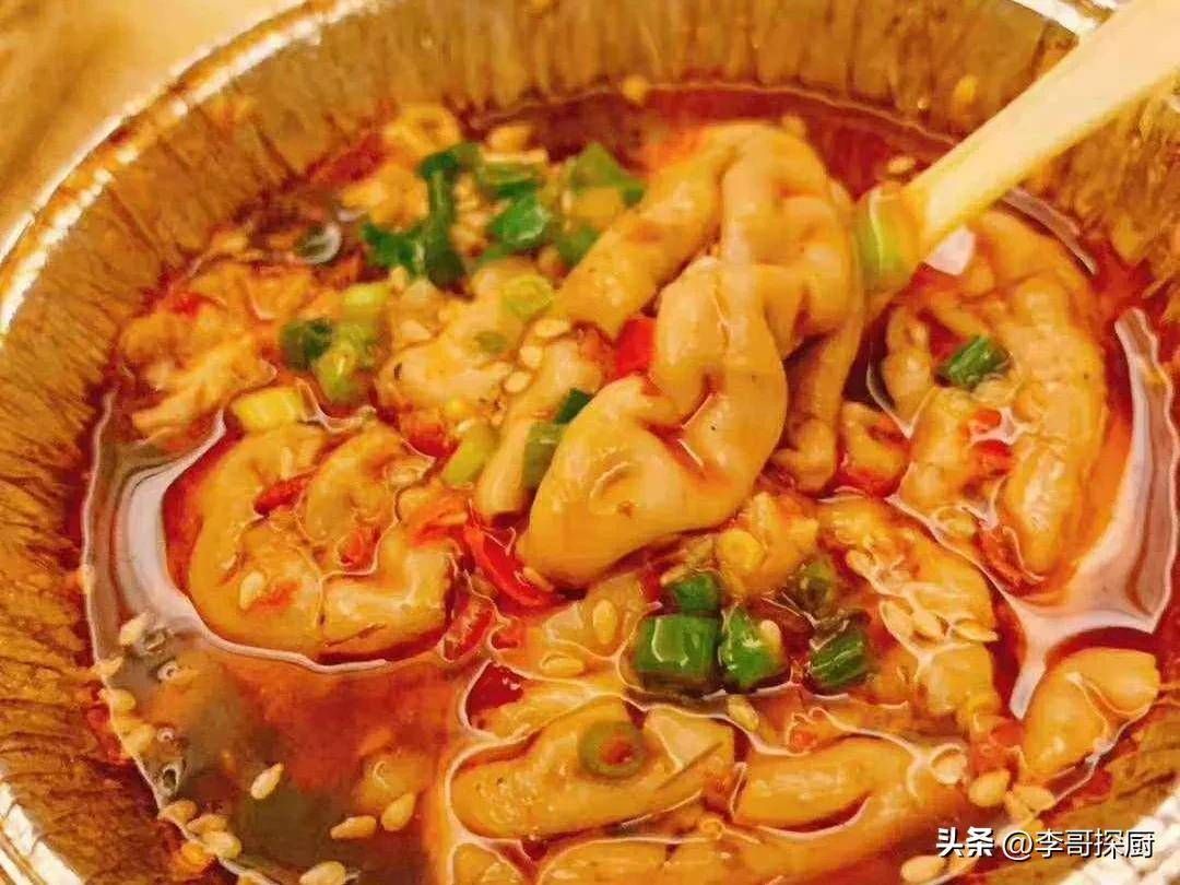 川式特色小吃锡纸烤脑花,麻辣鲜香,入口即化堪称人间美味_烤制_辣椒