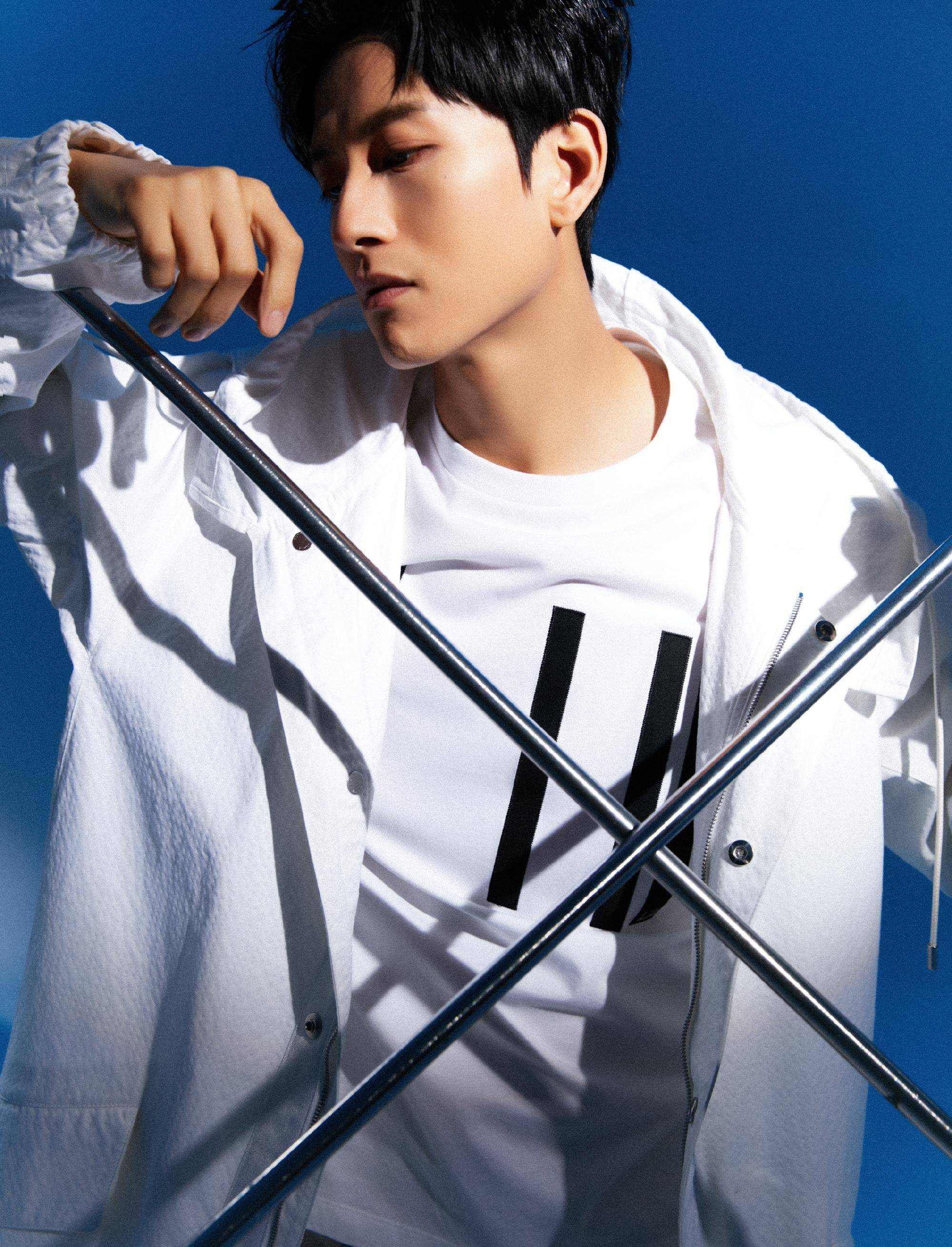 摇滚小子巅峰出道,38岁满脸紧致高纹,难怪比胡歌还出名_张峻宁_男人