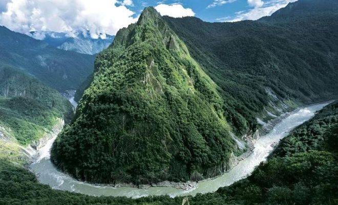 雅鲁藏布江大峡谷海拔图片