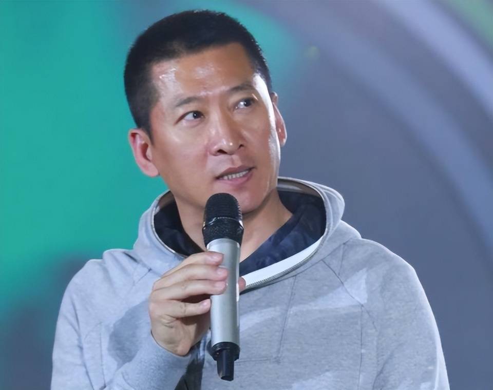 周杰质疑物业公司,业主花钱请了个爹,来管理监督自己_事件_押金_打人