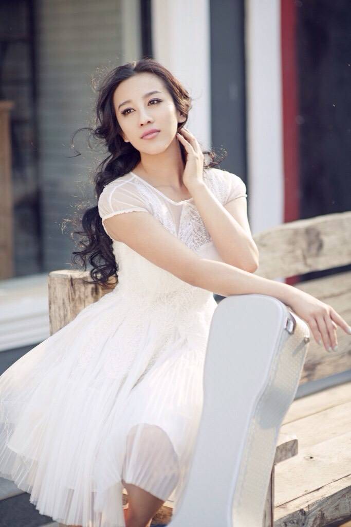 张冬玲大变样,尖下巴大眼像网红,和阿宝有扯不清的关系_照片_漂亮